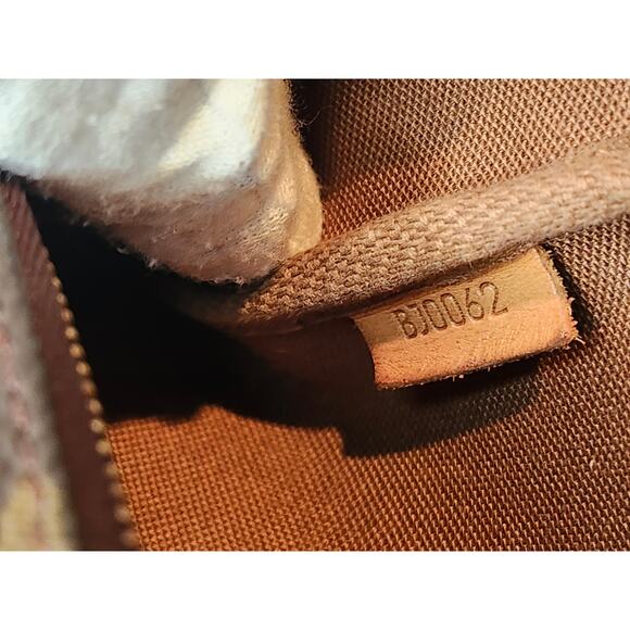 Louis Vuitton Pochette Accessoires Monogram LV Shoulder Bag Vintage Y2K Style - Picture 11 of 15